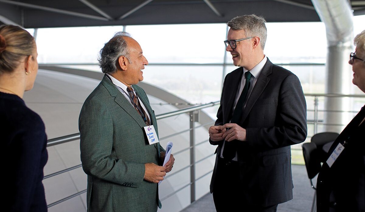 pic-2-CEME_Hydrogen_2025-124 Two women and two men chat.